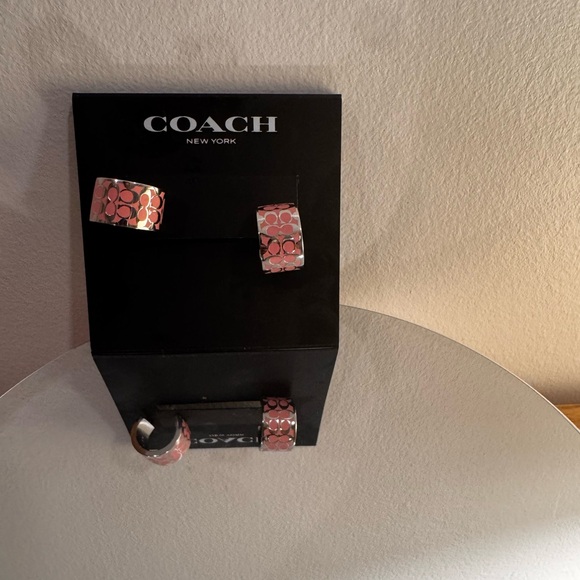 COACH earring with a dust bag - Picture 8 of 13